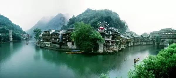 《源氏物语》被誉为日本版红楼梦，但是不少国人觉得比不上红楼梦，你咋看？游戏画面